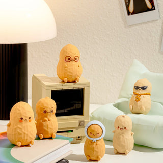Smoko Peanut Familia Blind Box at Design Life Kids