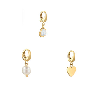 Modern and Minimalist Gold Heart Charm Bracelet at DLK