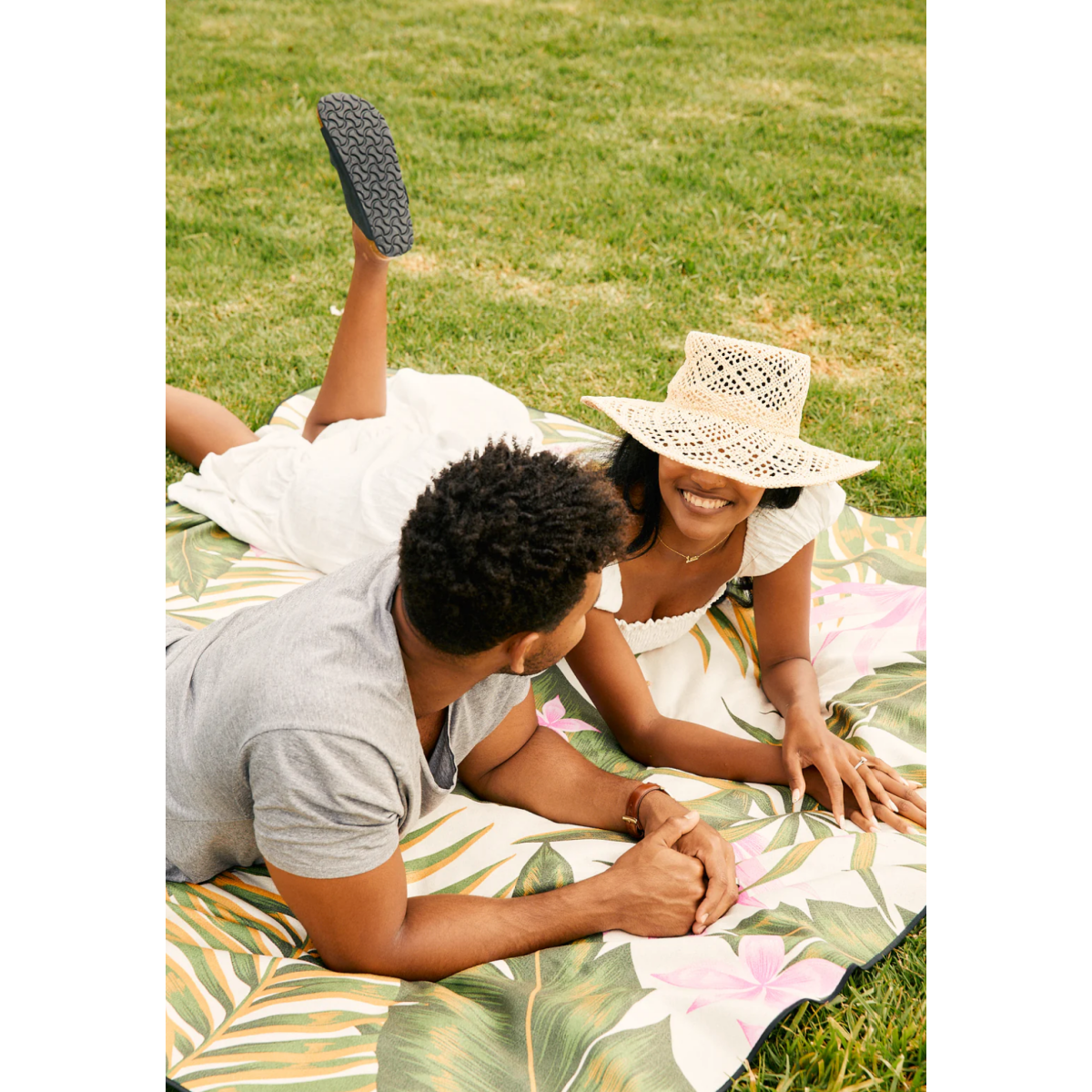 Modern shop picnic blanket